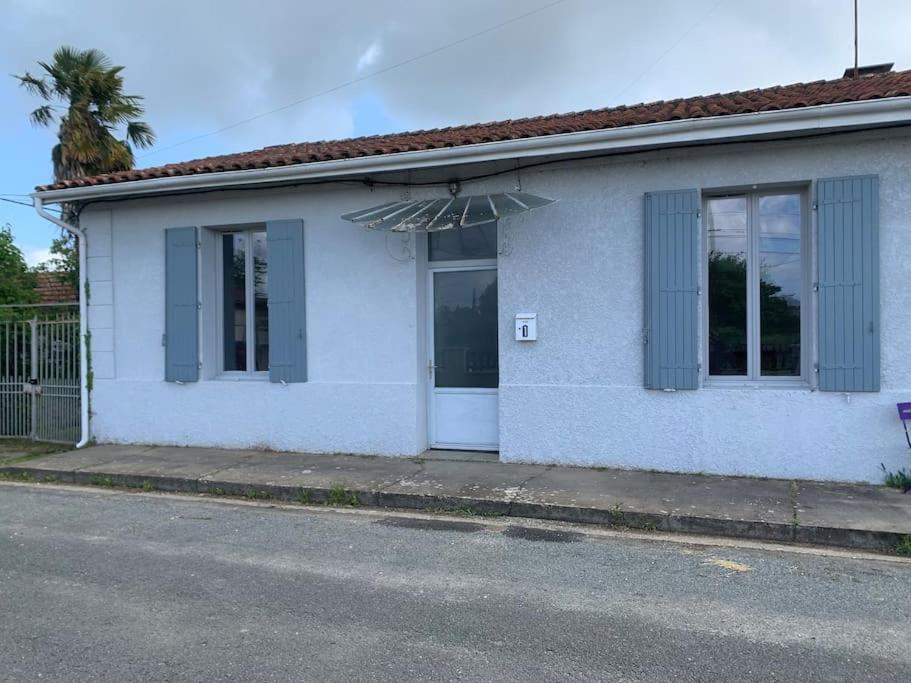 Jolie Medocaine Avec Jardin Apartment Saint-Estèphe Exterior foto